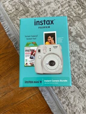 Fujifilm instax mini 9 Instant Camera Bundle - White
